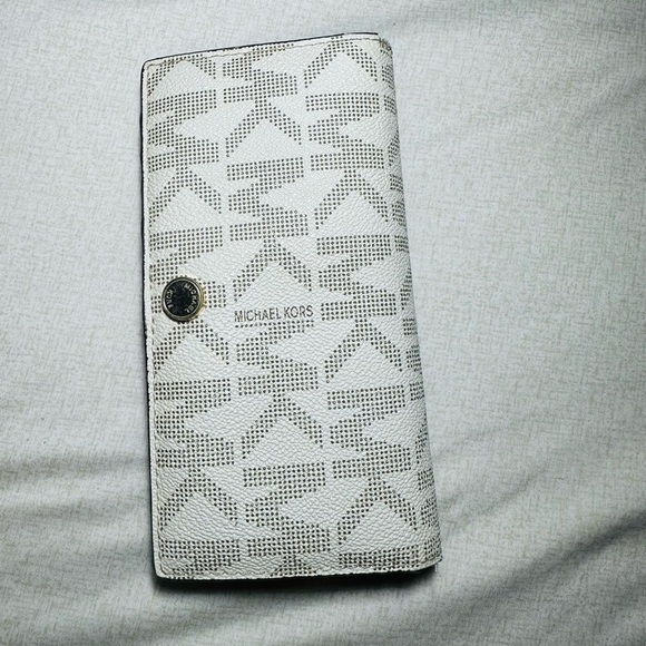 Michael Kors cream Classic MK Design - Picture 2 of 8